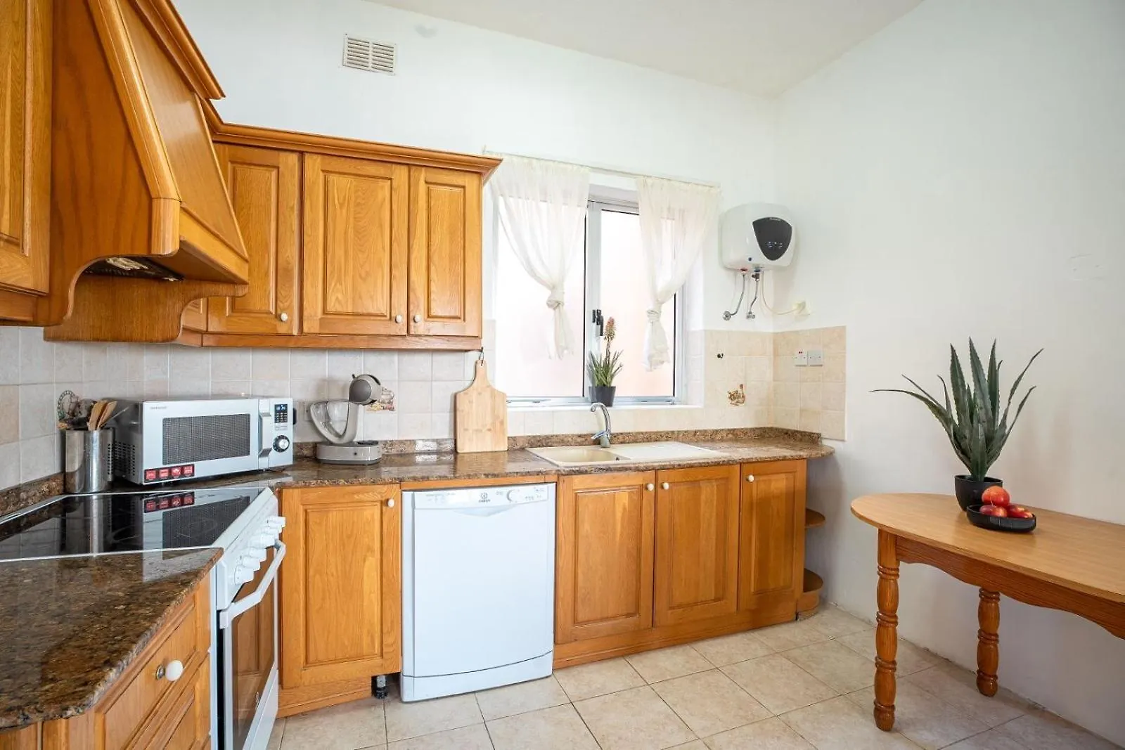 Sea Front 3 Bedroom Apartment With Ps5 Sliema