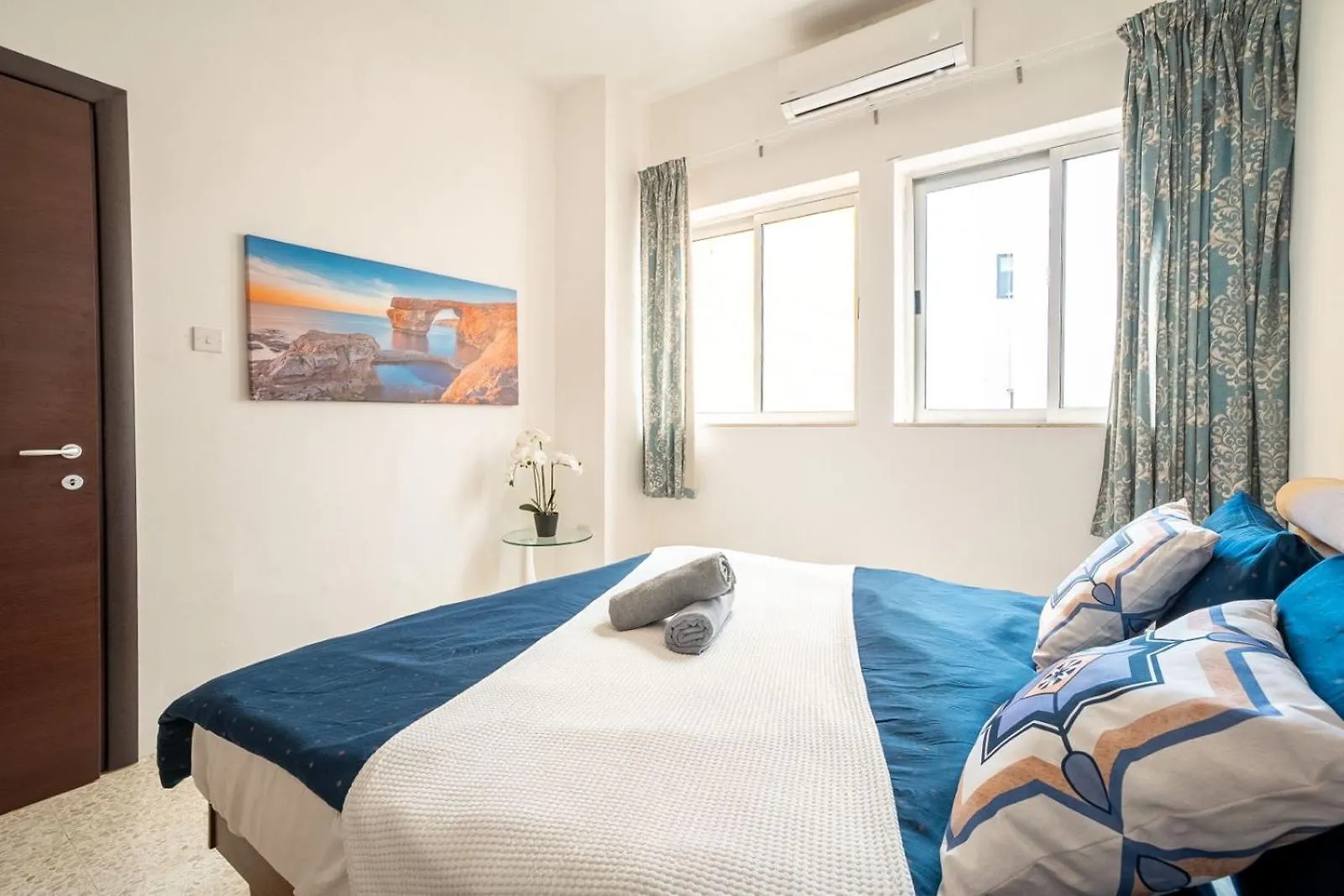 Sea Front 3 Bedroom Apartment With Ps5 Sliema