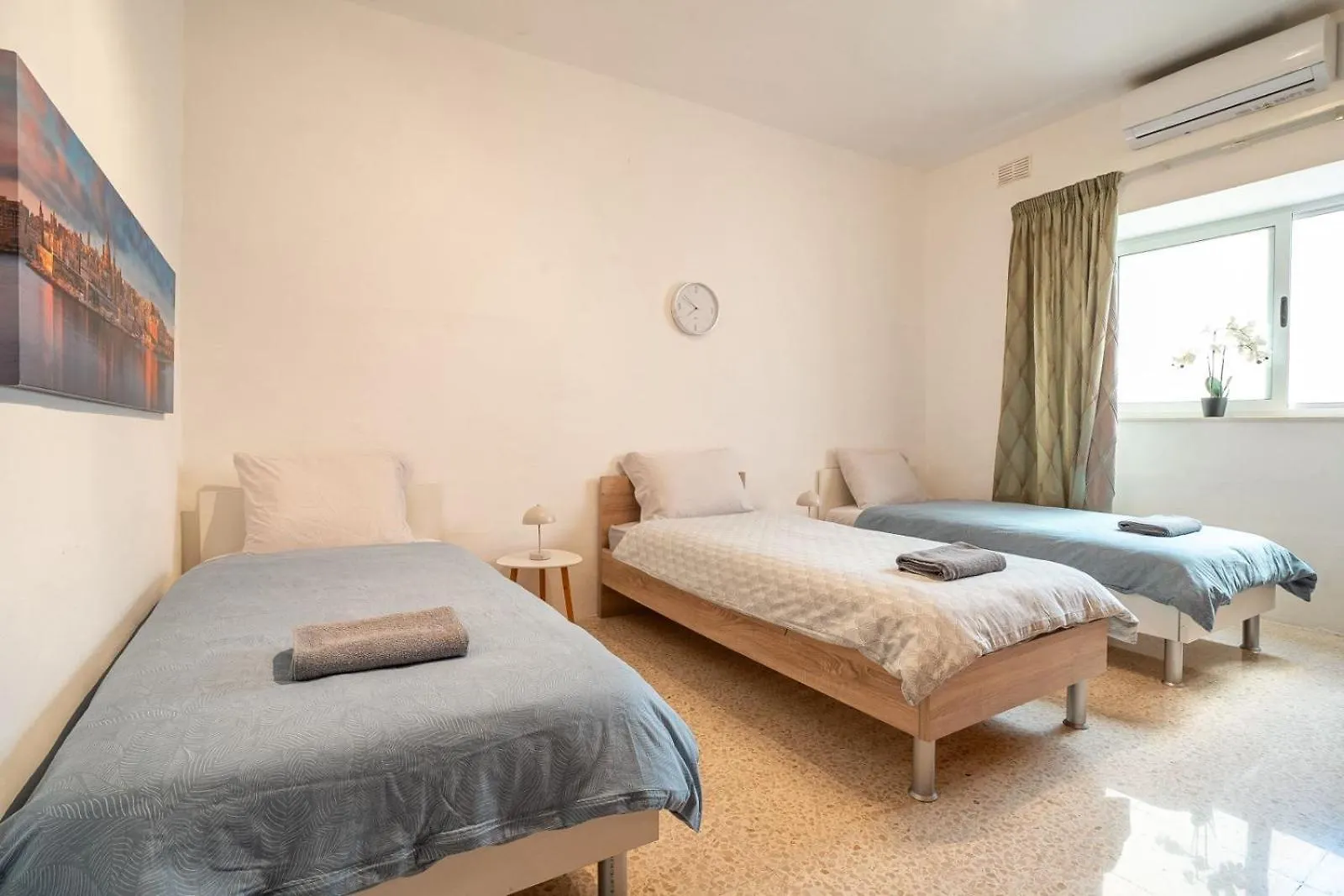 Sea Front 3 Bedroom Apartment With Ps5 Sliema