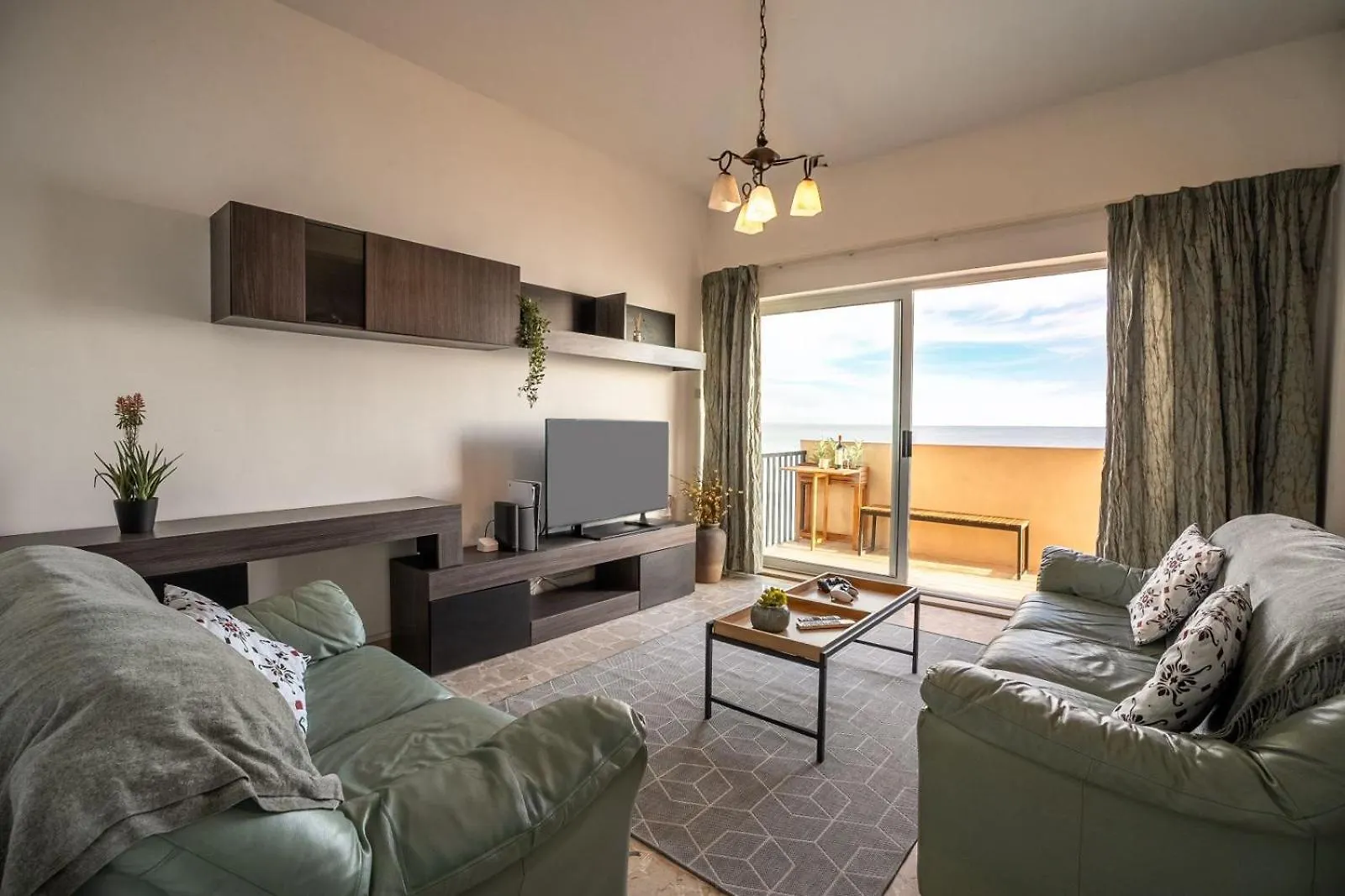 Sea Front 3 Bedroom Apartment With Ps5 Sliema